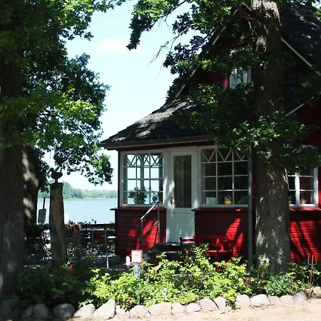 Simplistic In With Garden Ferienhaus