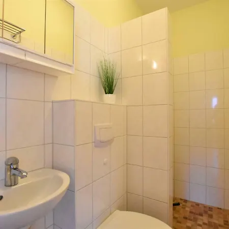 Simplistic In With Garden Holiday home *